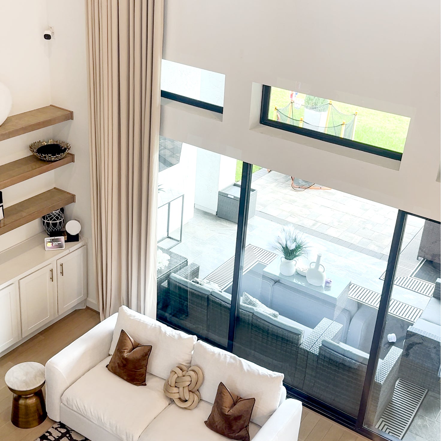 Calista crystal velvet curtains img-3, luxurious drapes showcased to display the product's rich texture and luxurious hanging effect