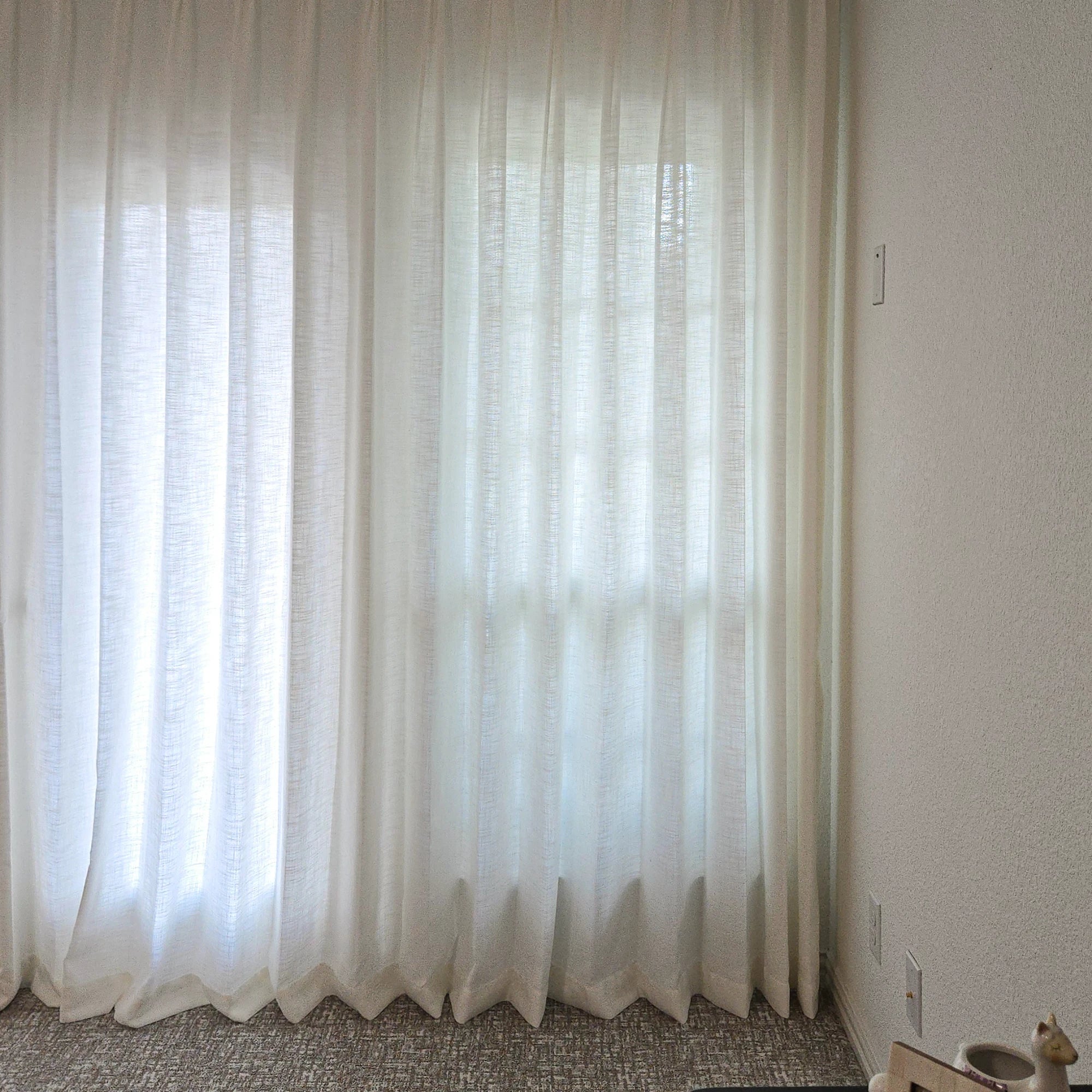 Elowen 7084-4-1 heavyweight polyester drapery showcasing curtain drape and fabric detail