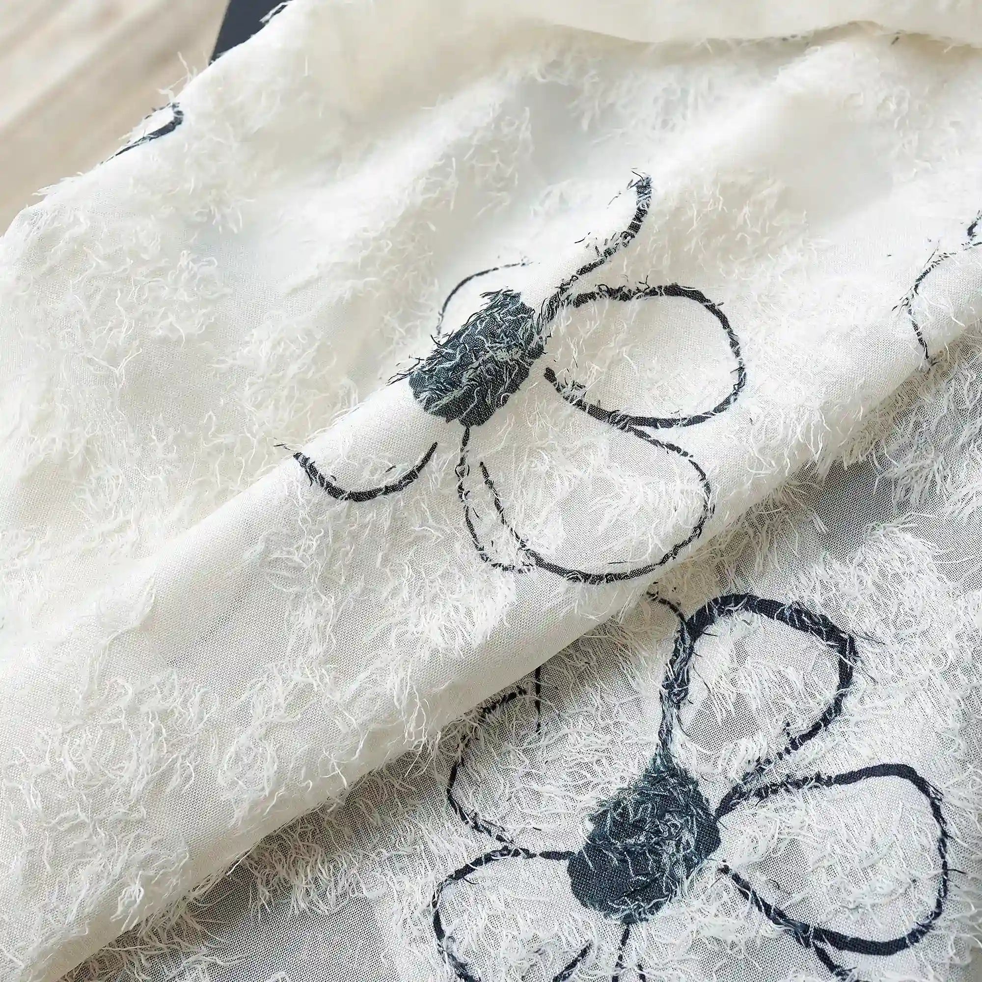 Gineva# H010 Black Daisy