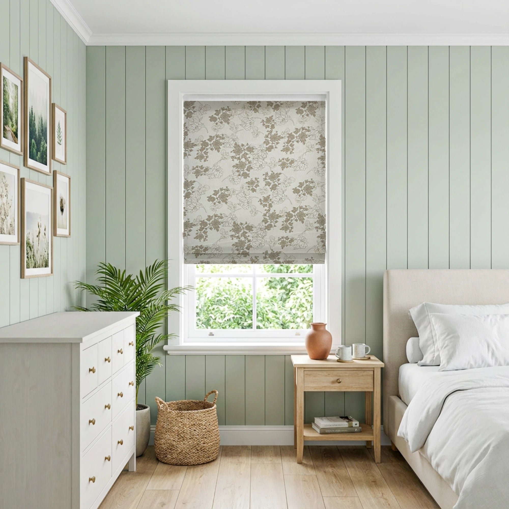 Lila Beige Rose Garden Floral Linen Textured Blackout Roman Shades: Image scene_2 showcases the roman shade with beautiful beige rose garden floral patterns, natural linen textured fabric, great blackout effect and elegant home scene display.