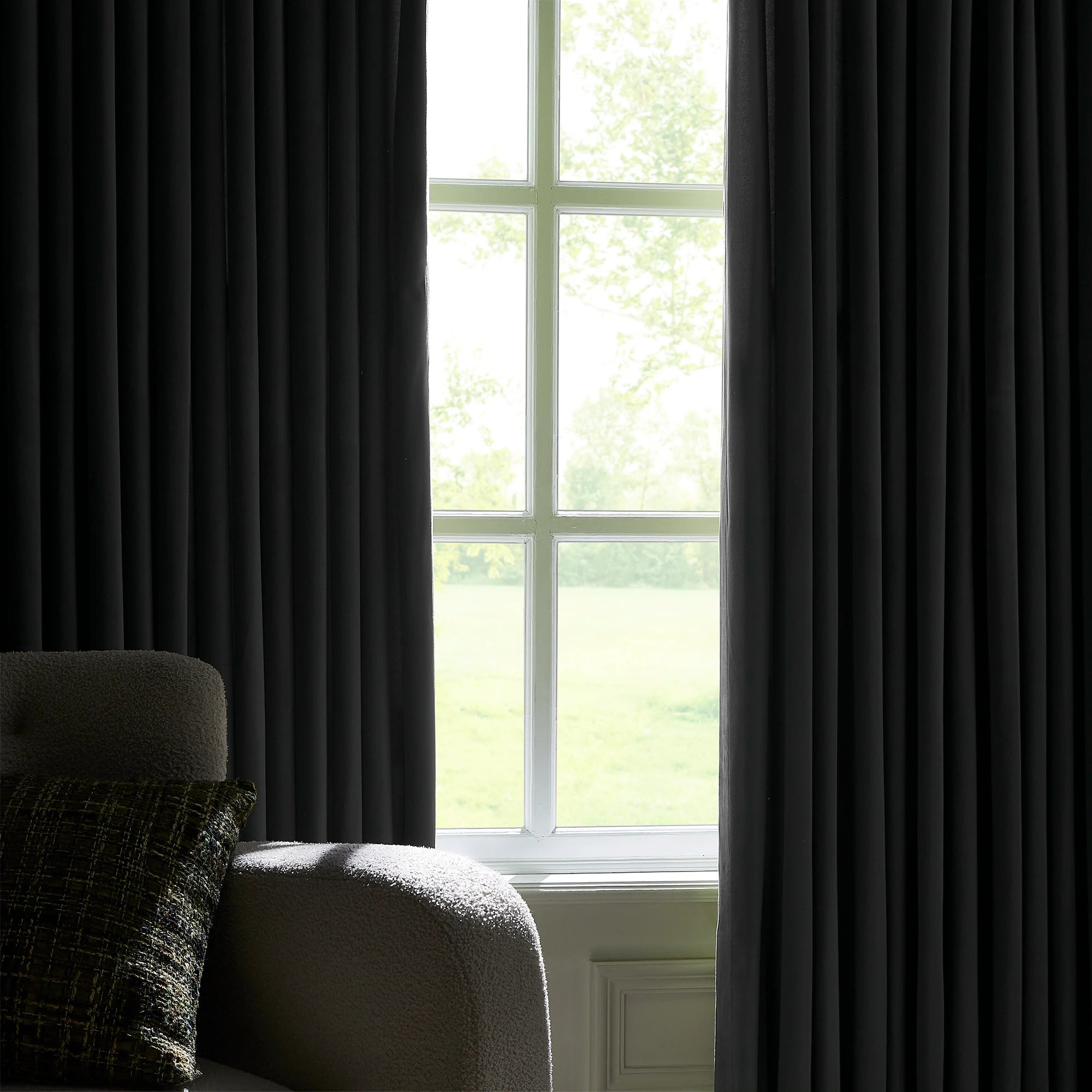 Liora 658-10 velvet blackout curtains, thick and cozy fabric , detail display