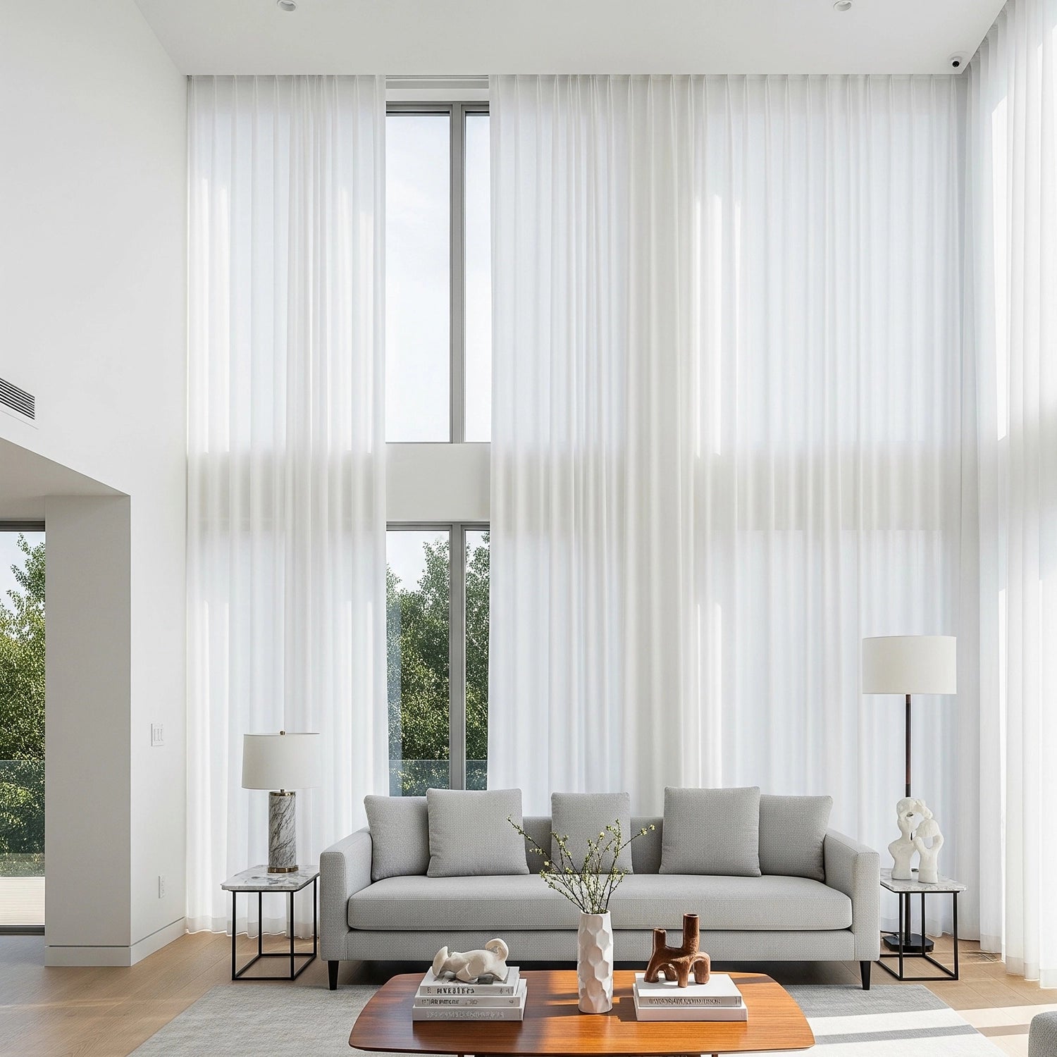 Nina is an elegant translucent curtain suitable for large windows, suitable for living rooms and dining rooms