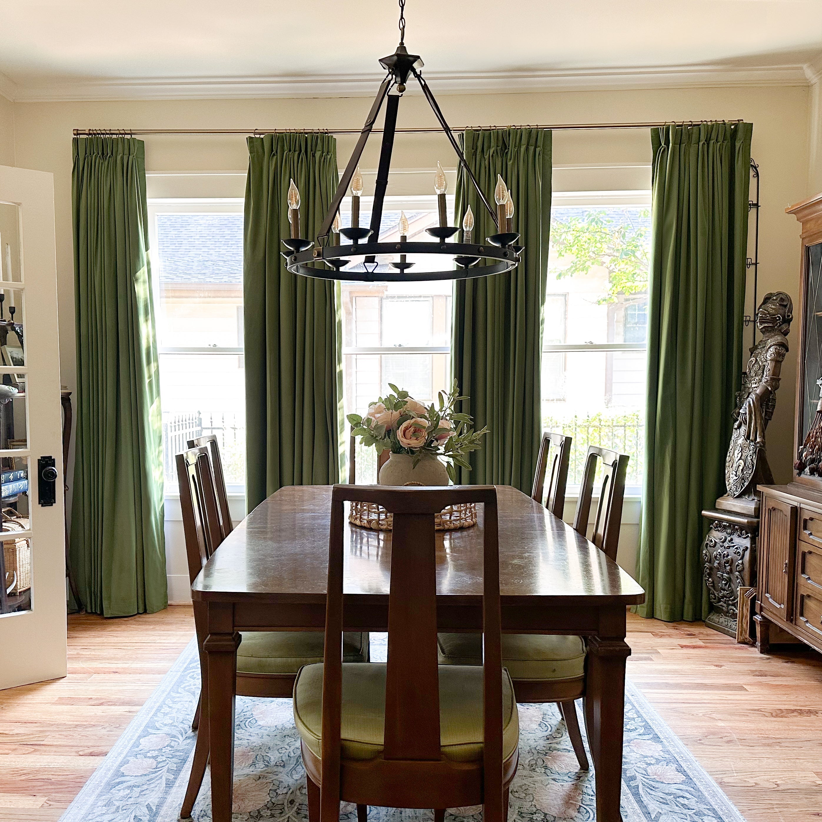 Dark Romance: Creating a Gothic-Inspired Halloween Home with Curtains and TexturesLuxury Curtains: How to Create an Elegant Home Atmosphere on Any Budget