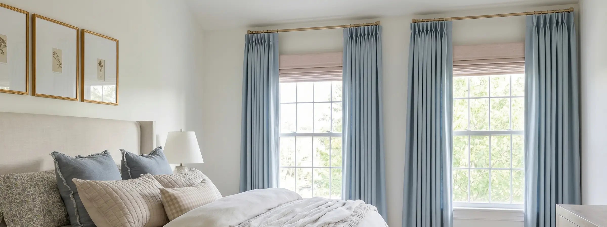 Cotton curtains in breathable fabrics, perfect for a natural and cozy home aesthetic.