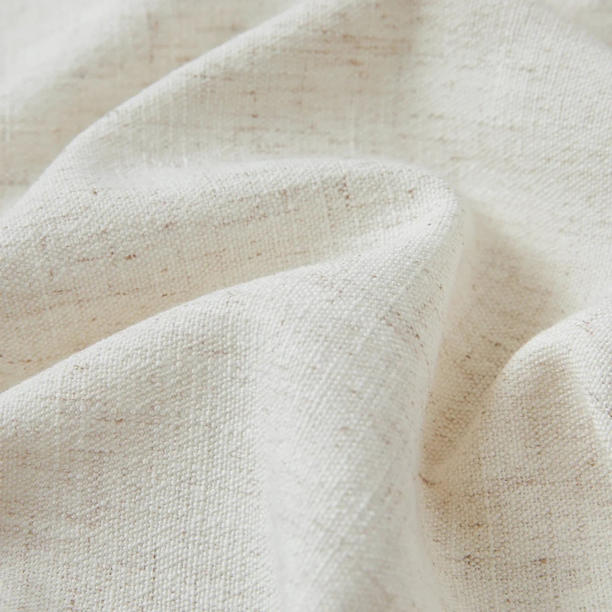 Gwynara Premium Textured Linen-Cotton Blend Organic Slub Weave & Effortless Roman Shades: Image 607-9_detail_2 highlights the natural organic slub weave, premium linen-cotton blend texture and exquisite detailed craftsmanship of the roman shade.