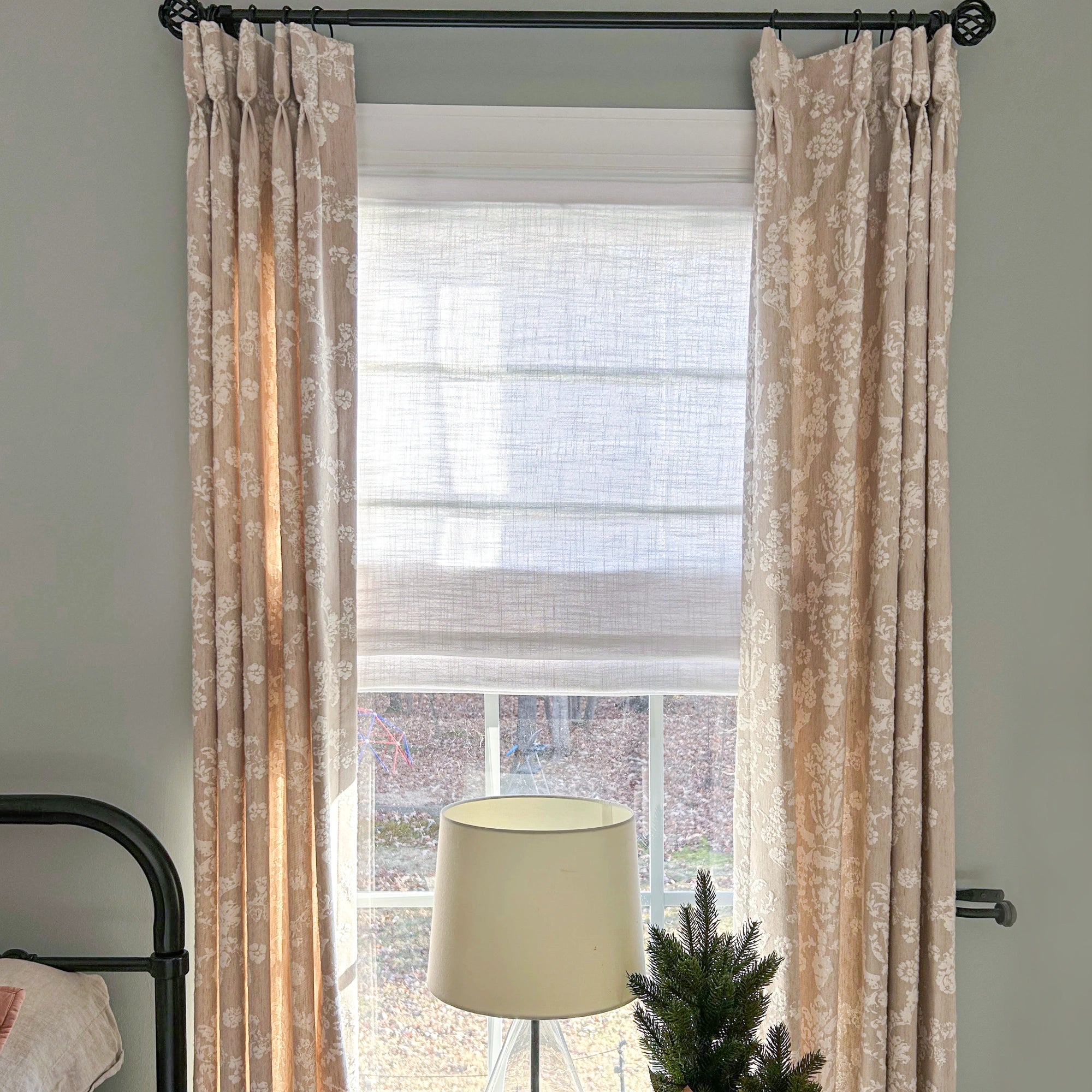 Marisol Linen Roman Shades: Image K1011-5 highlights soft linen texture, elegant tailored folds, gentle light diffusion, and refined window styling in a modern interior