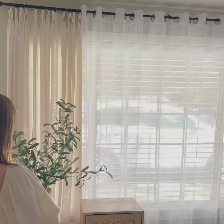 Elara Linen Semi Sheer Curtains – Timeless and Suitable for Dining or Living Rooms